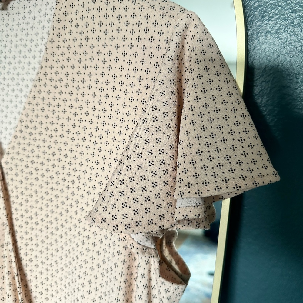 Women's Cream Ruffle Top - Picture 4 of 5